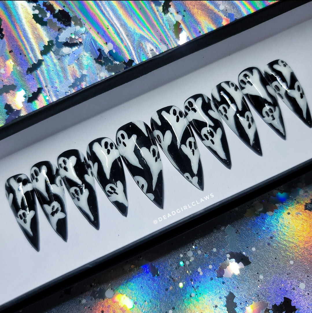 Spooky Spirit Press on Nail set (Glow in the Dark)