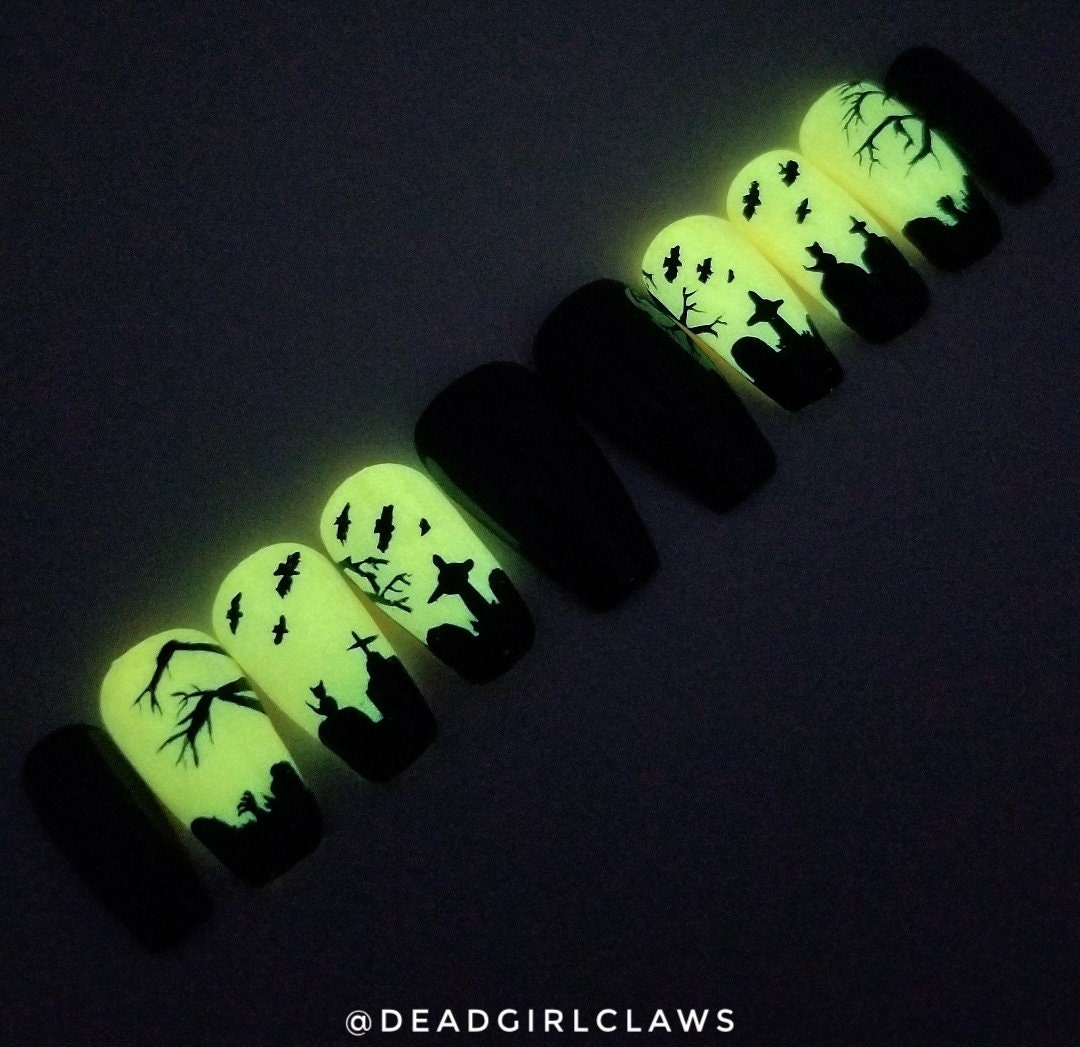 Graveyard Glow (Glow in the dark) Press On Nail Set