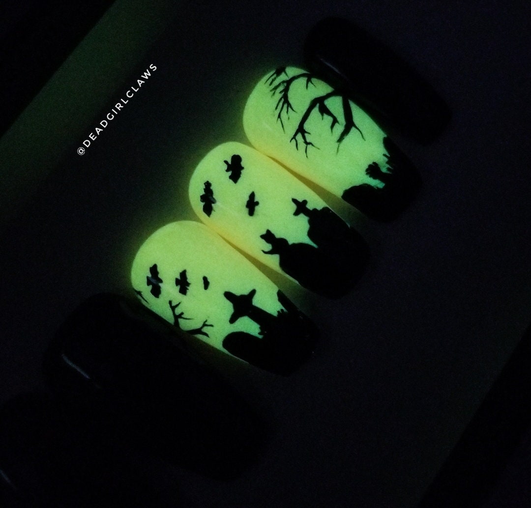 Graveyard Glow (Glow in the dark) Press On Nail Set