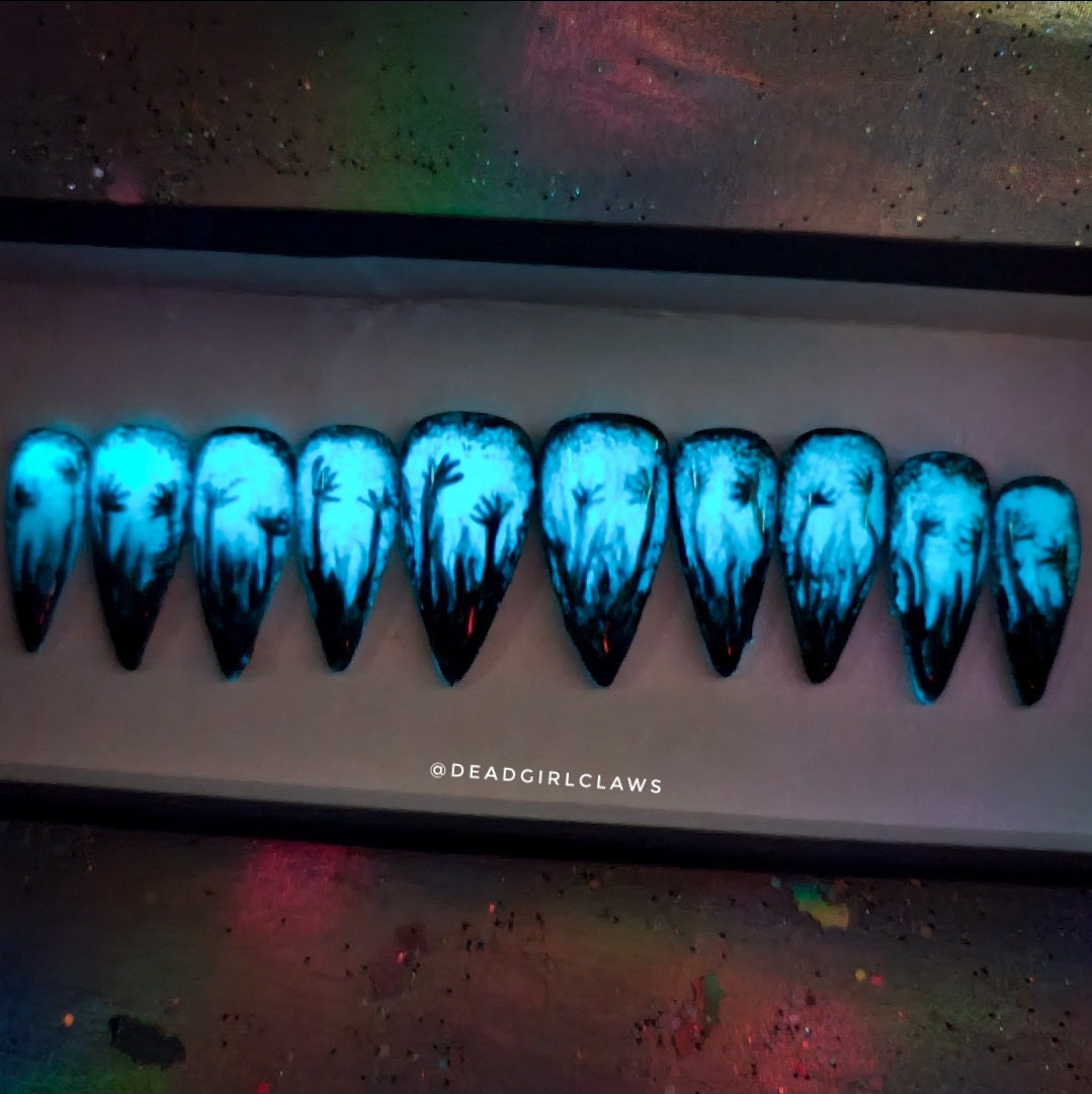 Dark Souls Press On Nail Set (Glow in the Dark)